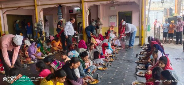 हर्षोल्लास से मनी बैशाखी, गुरूद्वारा में लंगर 