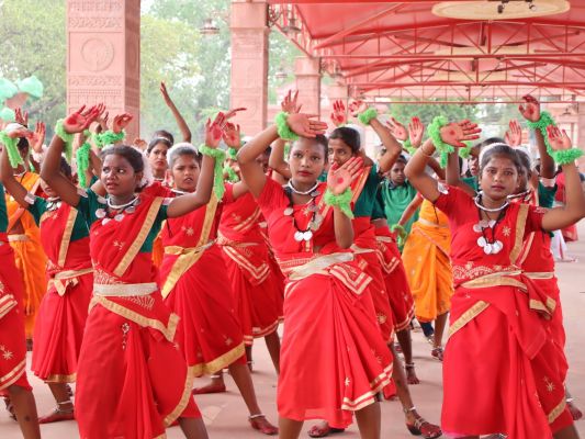 दंतेश्वरी मंदिर परिसर में चुनावी मेला 