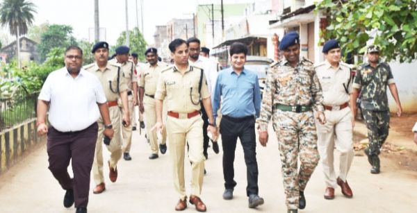 फ्लैग मार्च के माध्यम से आचार संहिता अनुपालन व सुरक्षा व्यवस्था का जायजा