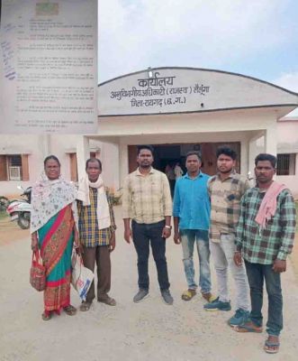 सीमांकन आदेश के बाद भी नापजोख नहीं करने का आरोप, सौंपा ज्ञापन