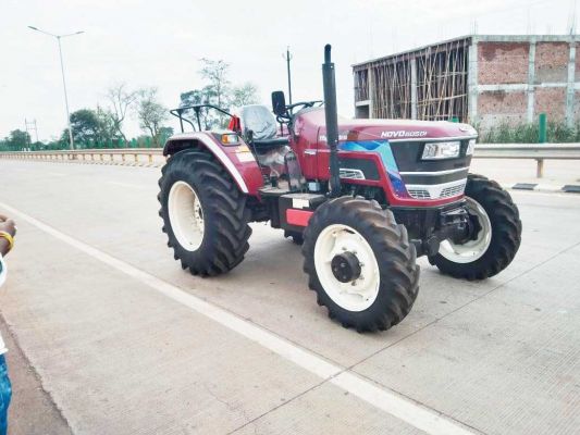 गैरेज का ताला तोडक़र ट्रैक्टर की चोरी, डीजल खत्म होने पर सडक़ पर छोडक़र भागे