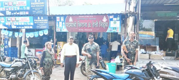 नक्सल बंद बेअसर, प्रशासन ने खुलवाई दुकानें