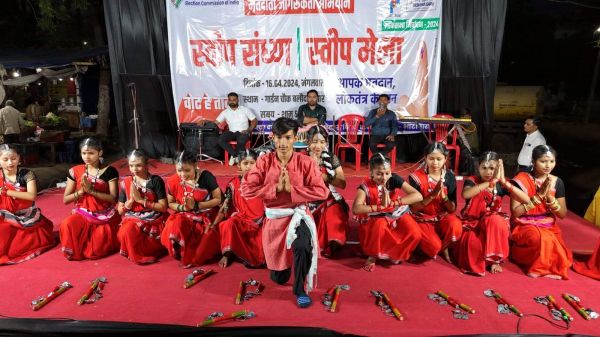 स्वीप संध्या सह स्वीप मेला:  गीत-संगीत  व नुक्कड़ नाटक सेे मतदान का संदेश