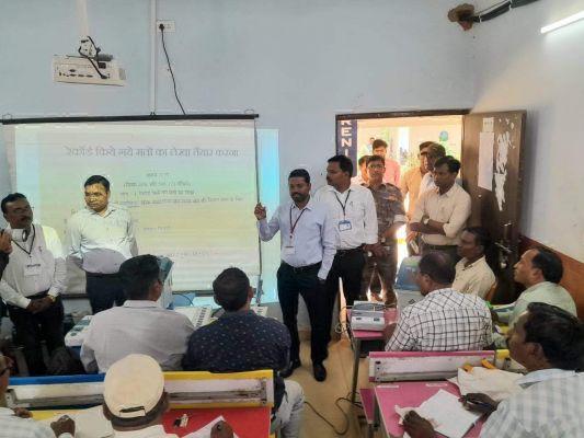  सतर्कता से काम करने निर्देश  चुनाव प्रशिक्षण का निरीक्षण