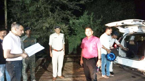 कलेक्टर व एसपी आधी रात पहुंचे देवकर के चेकपोस्ट