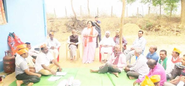 पिंकी शिवराज शाह ने किया डोर टू डोर जनसंपर्क