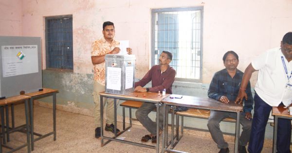 53 डाक मतपत्र मिले
