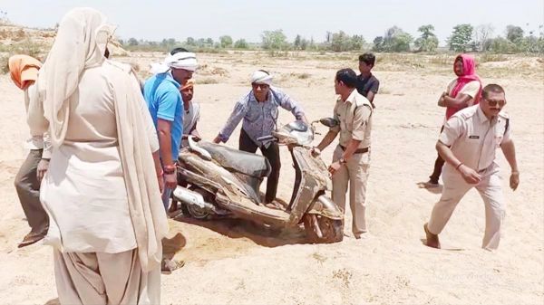हत्या के आरोपी ने स्कूटी चोरी कर नदी में दबाया