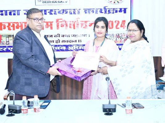 मतदाता जागरूकता स्पर्धा, सर्वश्रेष्ठ प्रतिभागी पुरस्कृत 