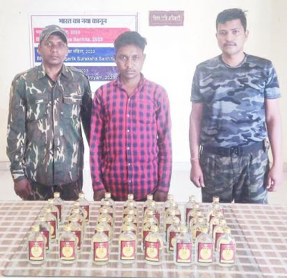 शराब के साथ आरोपी पकड़ाया