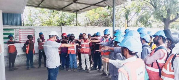  सीमेंट मजदूरों ने शपथ लेकर शत-प्रतिशत मतदान के लिए लोगों को किया प्रेरित