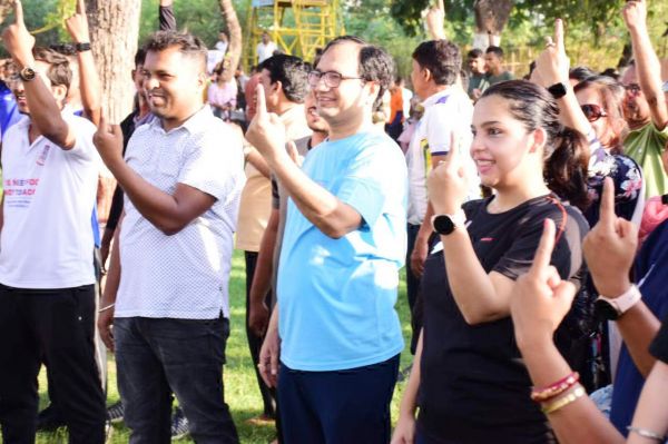 कलेक्टर ने सभी दिलाई मतदान करने की शपथ