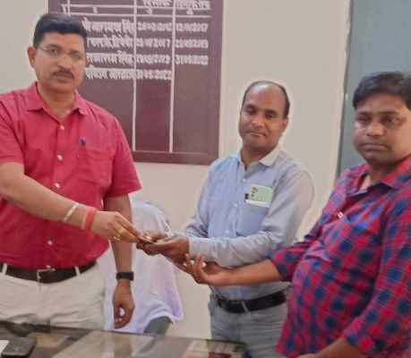 बीईओ ने आर्थिक सहयोग कर शिक्षकों को योजना से जुडऩे किया प्रेरित