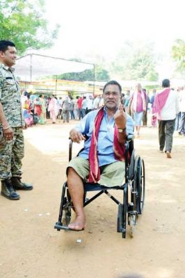 मतदाता रथ ने 12 सौ से अधिक दिव्यांग, वरिष्ठ नागरिकों को पहुंचाया मतदान केन्द्र