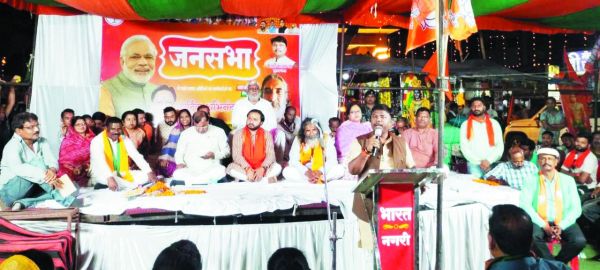 कैबिनेट मंत्री केदार कश्यप ने नगरी में आम सभा को संबोधित किया