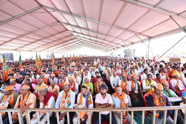 कांग्रेस ने युवाओं को किया उकसाने का काम - योगी