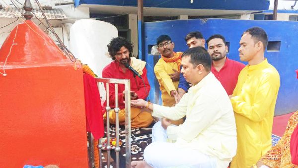 जय हनुमान ज्ञान गुण सागर ... 