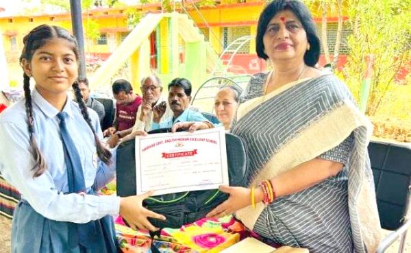 परीक्षा परिणाम घोषित, दो को मिला स्टूडेंट ऑफ द ईयर