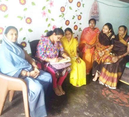 शत-प्रतिशत मतदान कराने स्वच्छता दीदीयों ने कसी कमर