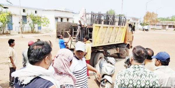 आयुक्त ने मतदान केंद्रों का लिया जायजा