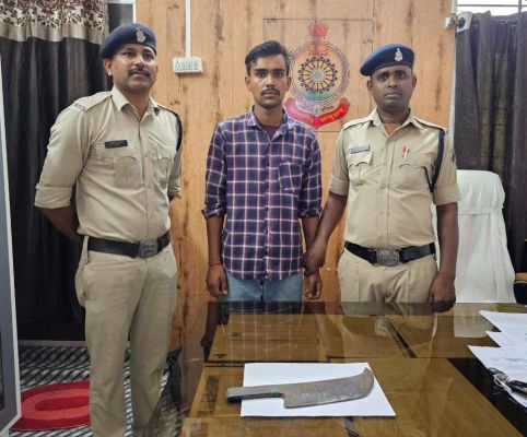 कॉलेज में घुसकर चापड़ लहराने वाला युवक गिरफ्तार