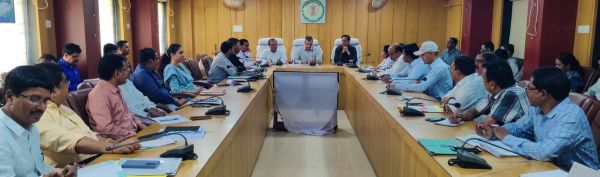 मतदान केंद्रों में जाकर मूलभूत सुविधाओं की करें जांच