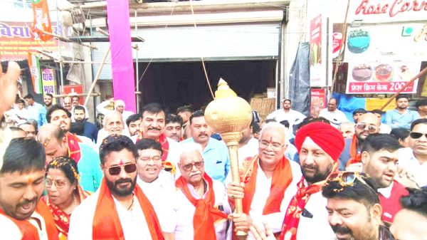 हनुमान जयंती पर निकली शोभायात्रा में झूमे श्रद्धालु