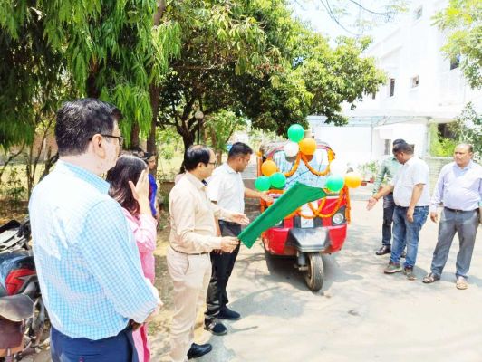 वरिष्ठ मतदाताओं के लिए दिव्यांग रथ की नि:शुल्क व्यवस्था