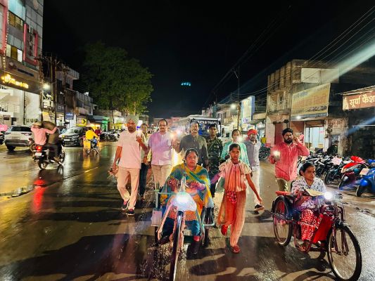 शत-प्रतिशत मतदान के लिए निकाली टार्च रैली