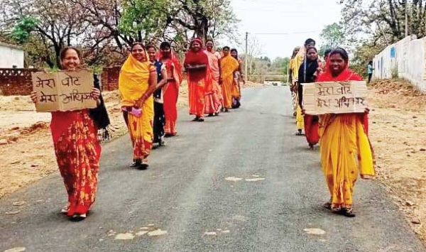 मतदान प्रतिशत बढ़ाने विशेष पिछड़ी जनजाति के लोगों के बीच मतदाता जागरूकता कार्यक्रम