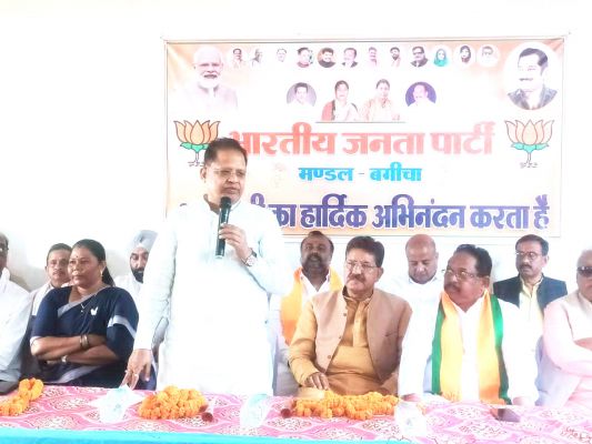 पूर्व मंत्री अमर अग्रवाल ने की चुनाव तैयारियों पर चर्चा