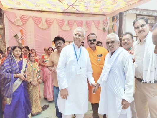 कांग्रेस प्रत्याशी ताम्रध्वज पहुंचे राजिम, किया बूथों का निरीक्षण