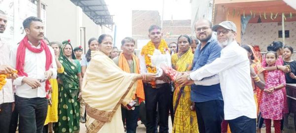 अग्निवीर में चयन होने पर धूमधाम से दी विदाई