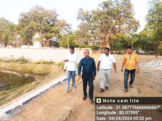 मुड़ा तालाब जीर्णोद्धार गहरीकरण पिंचिंग कार्य का निरीक्षण