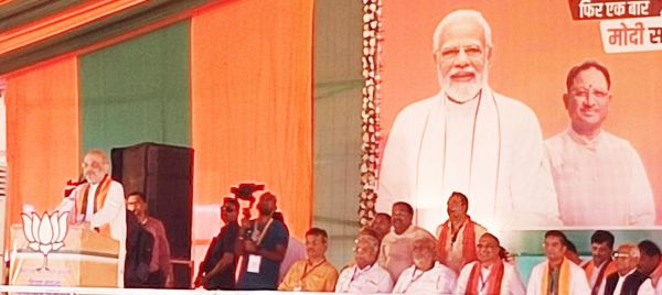 मोदी को तीसरी बार प्रधानमंत्री बनाए, दो साल में छग से नक्सलवाद समाप्त कर देंगे-शाह