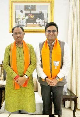 सीएम अपने साथ लेकर गए युवा नेता देवांगन को