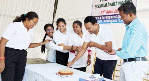 विश्व पशु चिकित्सा दिवस पर निशुल्क टीकाकरण, जागरूकता कार्यक्रम