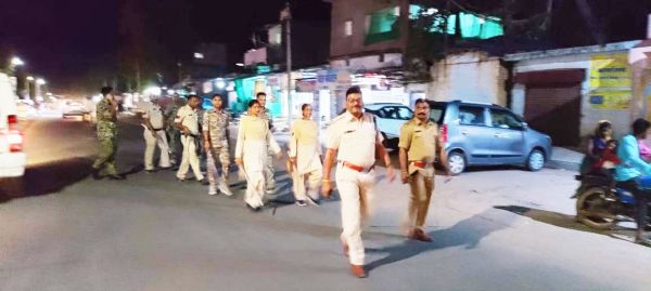 पुलिस ने किया फ्लैग मार्च