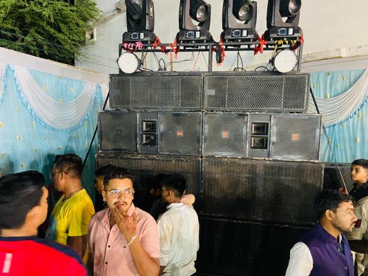 तेज आवाज में साउंड सिस्टम चलाने पर पुलिस ने की कार्रवाई