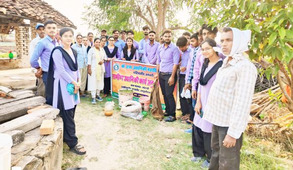के.एल.कालेज के छात्रों ने जैविक कीटनाशी बना कर जीवंत प्रदर्शन किया