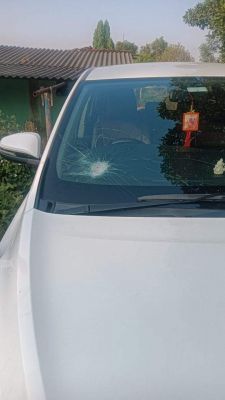 पूर्व मंत्री प्रेमसाय की गाड़ी पर पथराव, बाल-बाल बचे