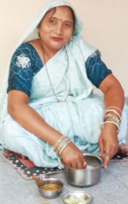 मजदूर दिवस पर कांग्रेसी नेताओं ने खाया बोरे बासी