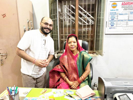 आदर्श पेट्रोल पंप में कौशल्या साय की चाय पर चर्चा