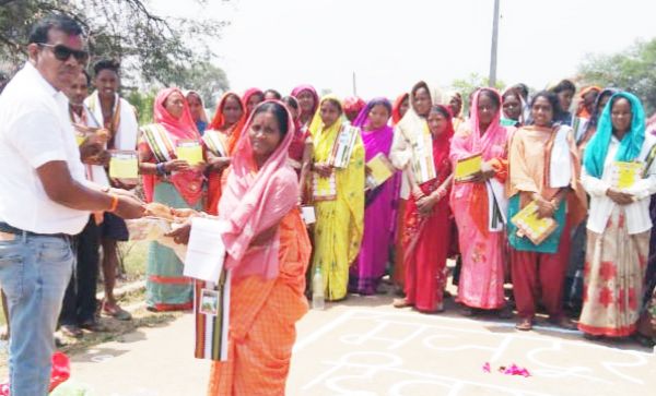 श्रमिक दिवस पर नवागांव में हुआ श्रमिकों का सम्मान