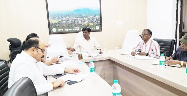 नक्सल पीडि़तों की सुविधाओं पर चर्चा  कलेक्टर की अध्यक्षता में बैठक आयोजित