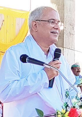 जो सडक़ पर नजर नहीं आए ऐसे सांसद को घर बैठा दो - भूपेश बघेल