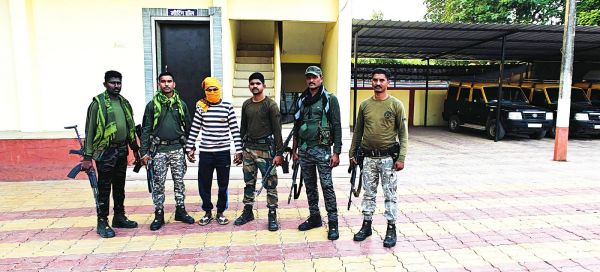महाराष्ट्र-गढ़चिरौली में छत्तीसगढ़ का ईनामी नक्सली गिरफ्तार