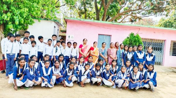 परीक्षा परिणाम के साथ छात्रों की विदाई 