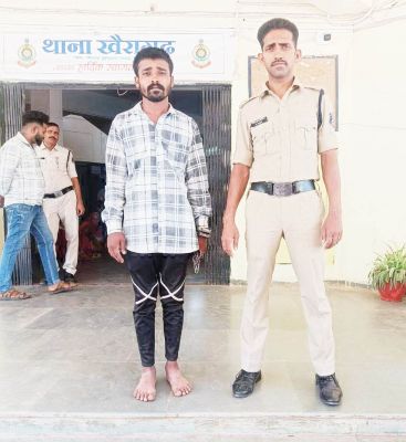 मोबाइल लूट करने वाले नाबालिग समेत 2 गिरफ्तार