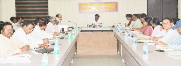 स्वीकृत कार्यों को गुणवत्ता के साथ निर्धारित समय में करें पूर्ण